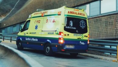 Ambulancia llegando al Hospital de Albacete - Foto de archivo - Iris Molina