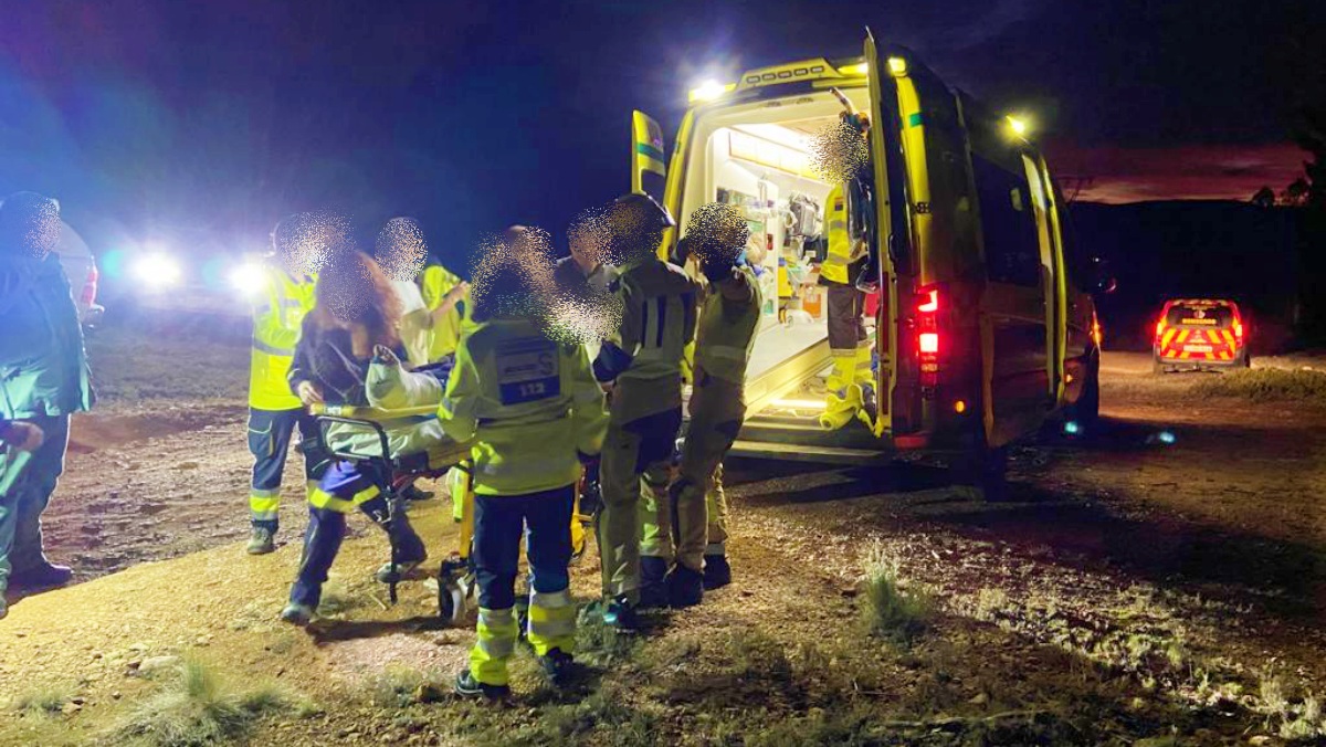 Momento de la evacuación del trabajador herido en Castilla-La Mancha / Foto: Bomberos