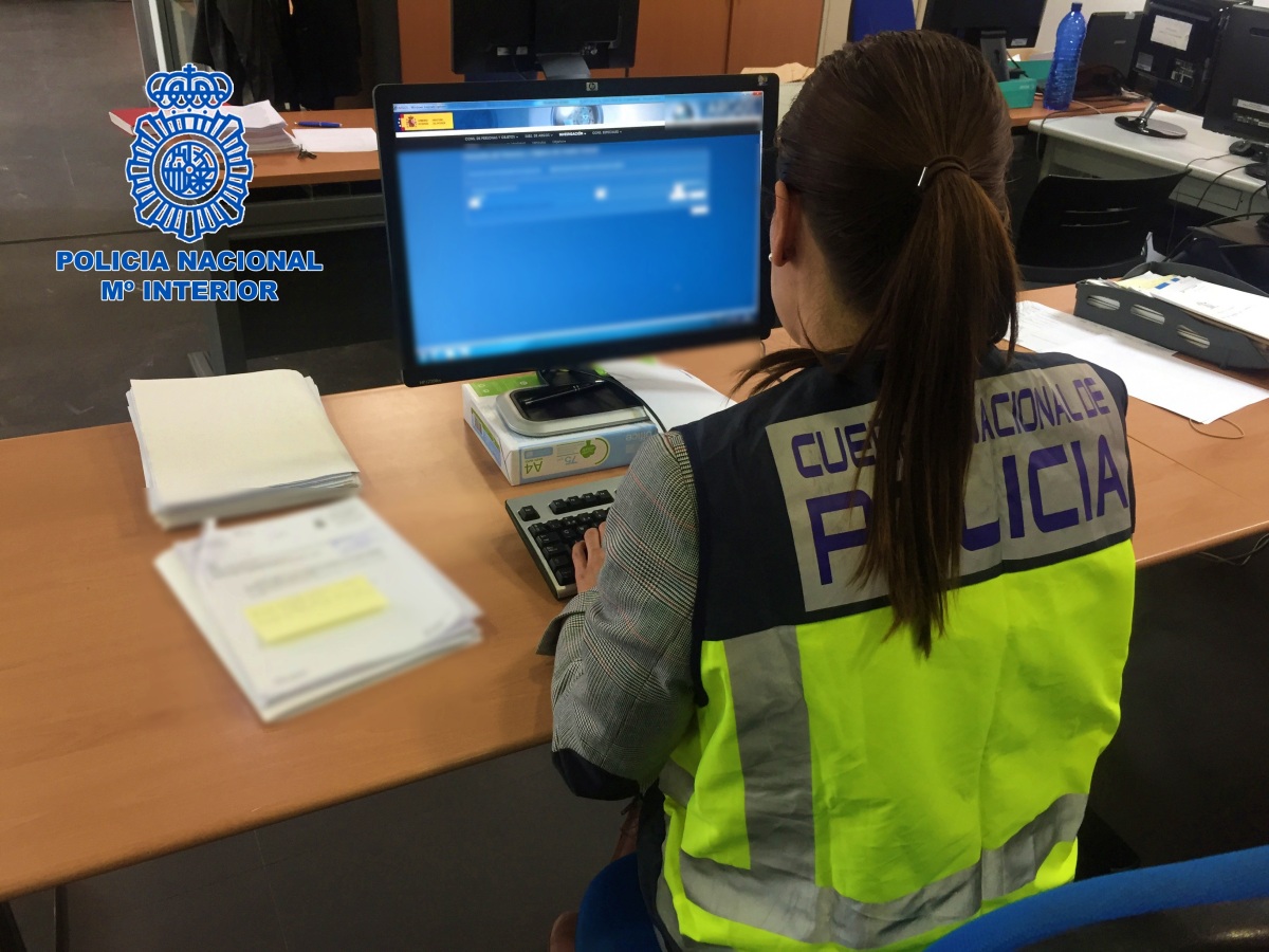 Una agente de la Policía Nacional / Castilla-La Mancha