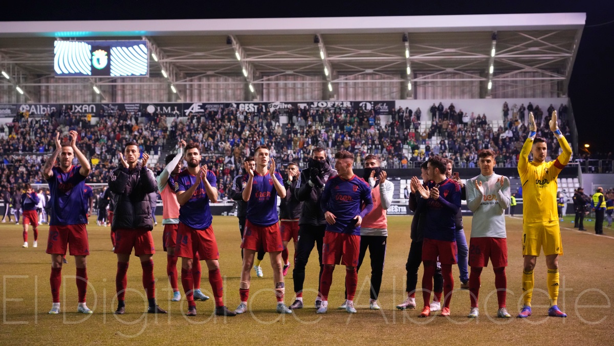 El Albacete saluda a sus aficionados desplazados a Burgos