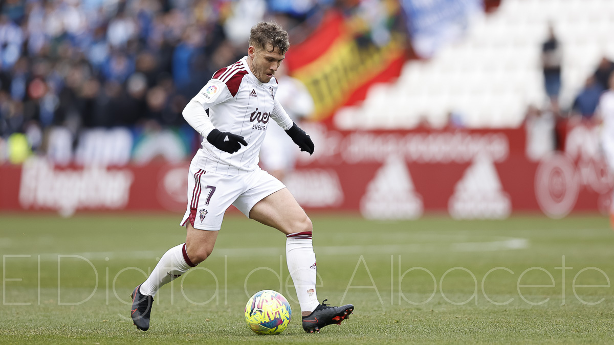 Juanma García volvió ante el Málaga a defender el escudo del Albacete sobre el verde