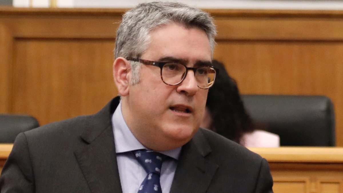 Miguel Ángel Rodríguez, en el Pleno de las Cortes Regionales