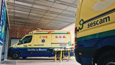 Ambulancias en el Hospital de Albacete / Foto de archivo / Iris Molina