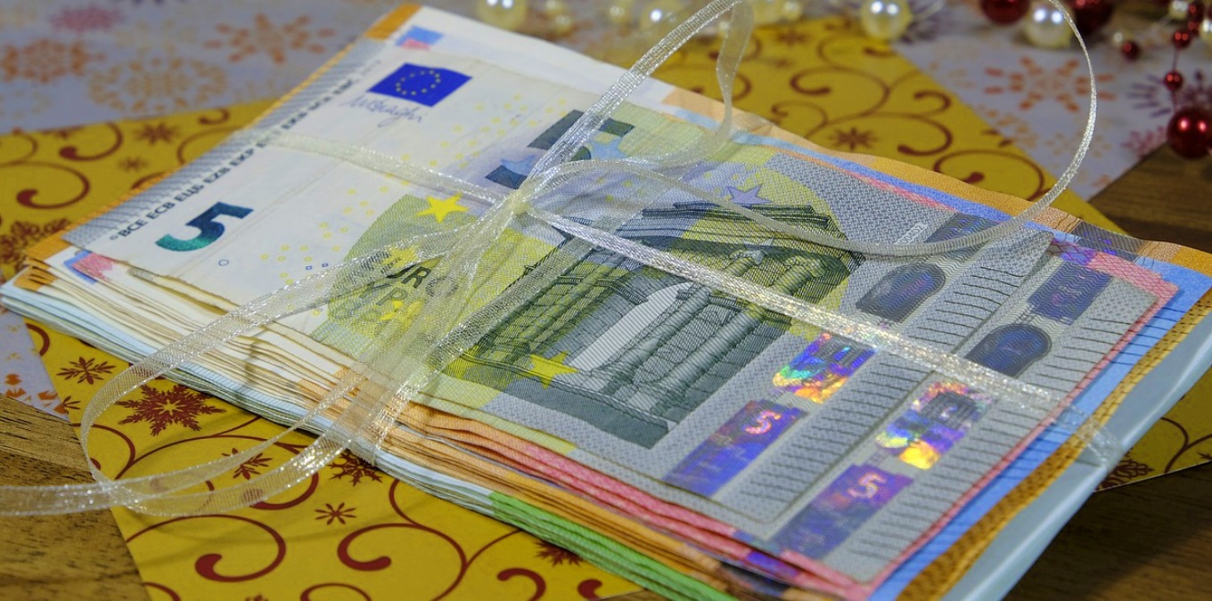 Fajo de billetes - Pixabay