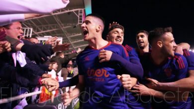 Olaetxea celebra su gol con el Albacete en Burgos