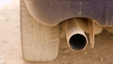 Tubo de escape de un coche - Pixabay