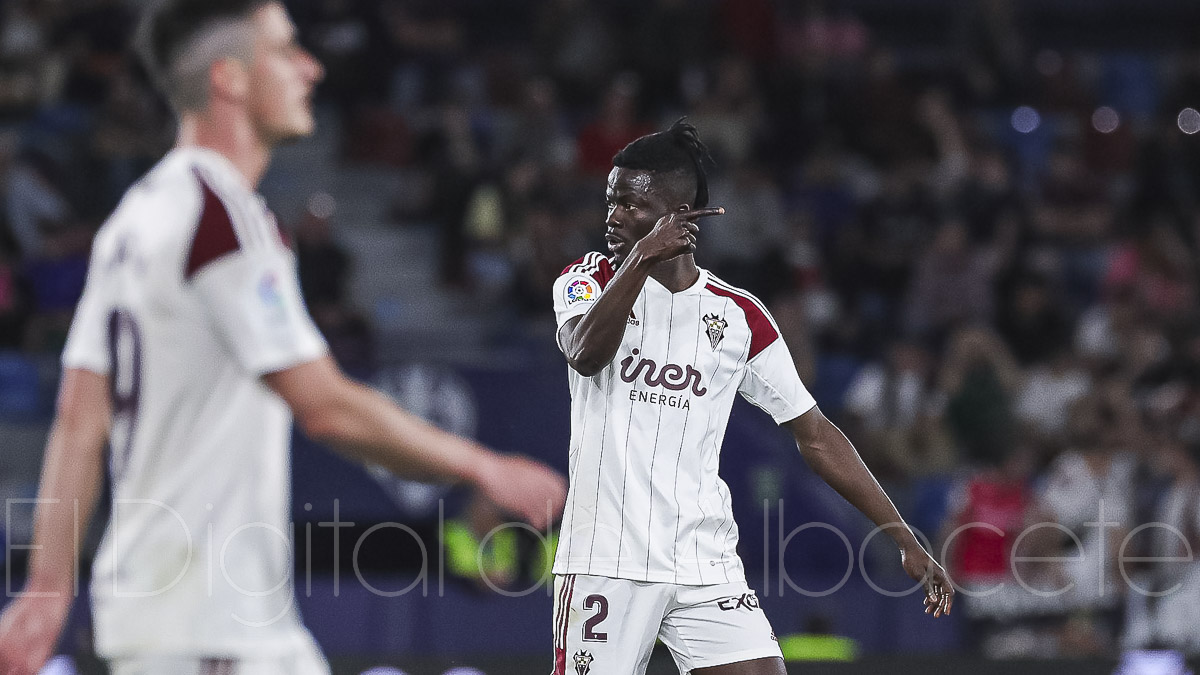 Djetei en un partido con el Albacete