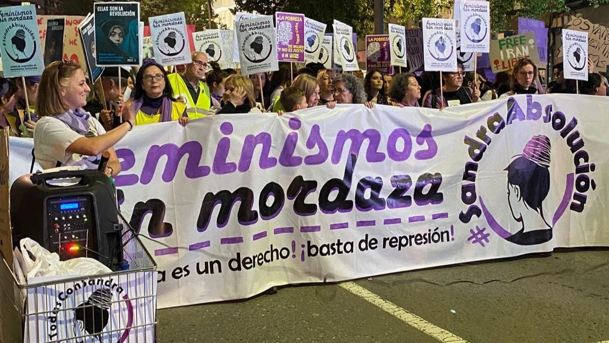 Un momento de la manifestación en Murcia en apoyo de Sandra, una mujer de Albacete