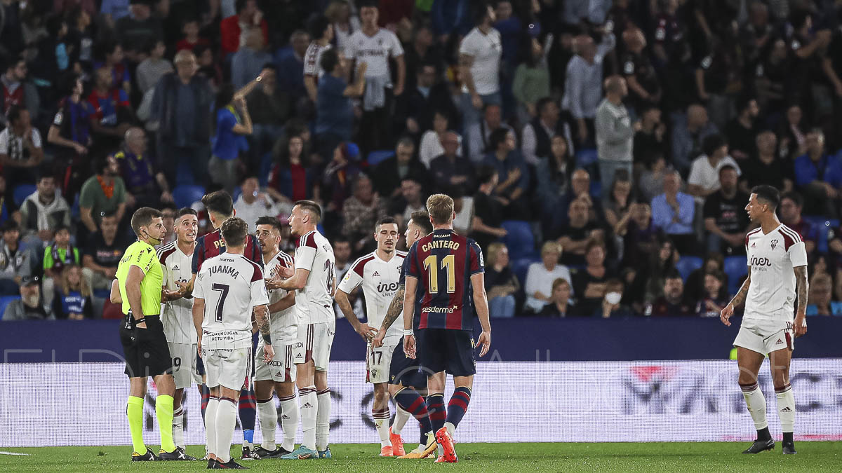 Ávalos Barrera atracó al Albacete en Valencia