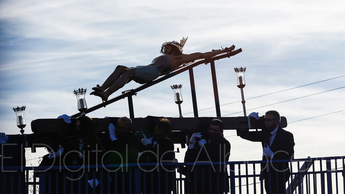 El Cristo del Cementerio procesiona en Albacete cada Viernes de Dolores