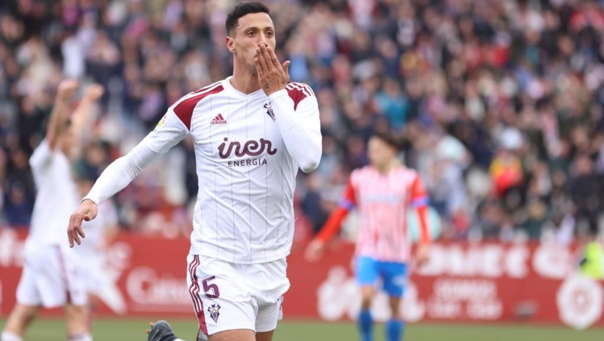 Maikel Mesa celebra el 2-1 del Albacete ante el Sporting