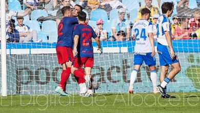 El Albacete celebra su gol en La Romareda de Zaragoza