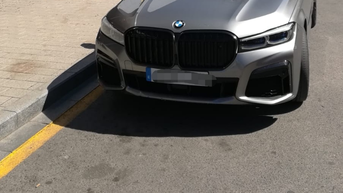 Coche multado por la Policía Local de Albacete