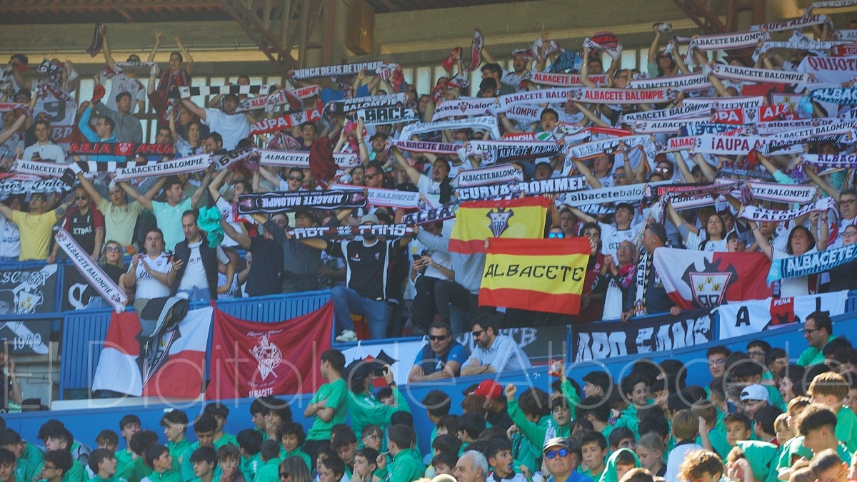 Aficionados del Albacete desplazados a Zaragoza