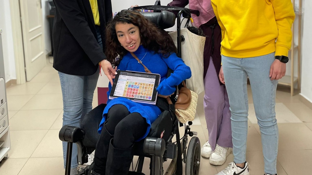 Ibtissam podrá comunicarse a través de sus pies tras un gran esfuerzo en Albacete