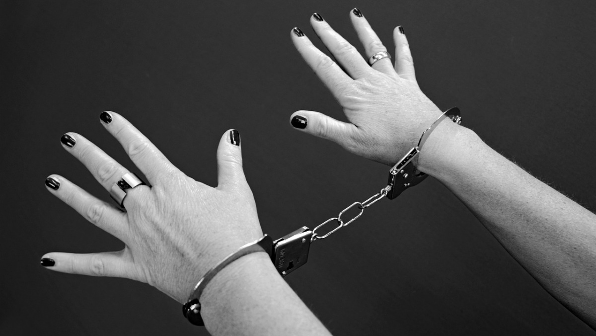 Mujer detenida - Pixabay