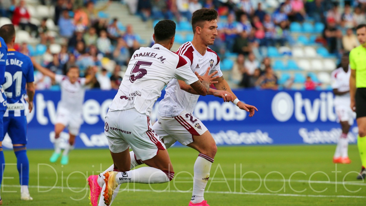 Escriche celebra su gol con el Albacete