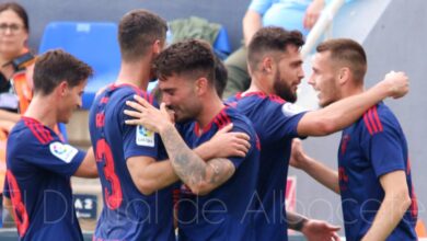 Fran Álvarez y el Albacete celebran el 0-1 en Ibiza