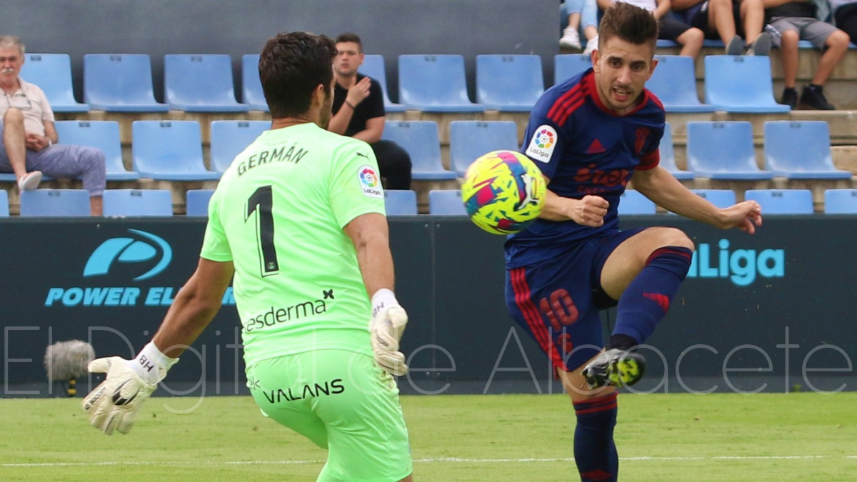 Manu Fuster en un lance del Ibiza - Albacete