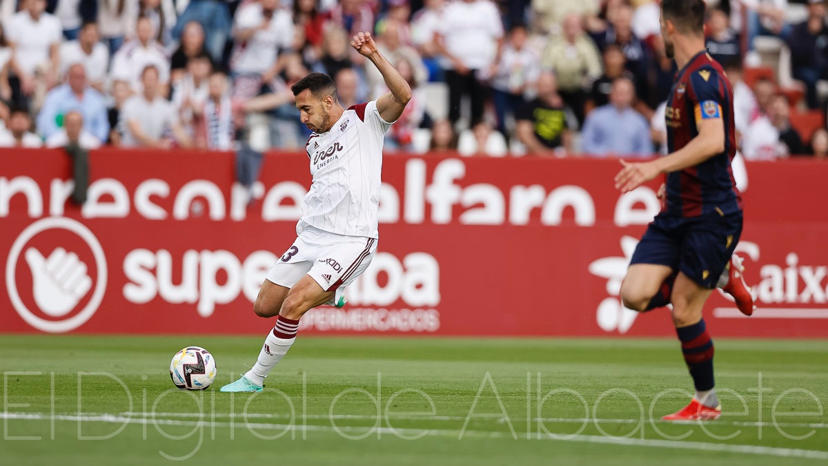 El 1-0 del Albacete pudo llegar con este disparo de Álvaro Rodríguez