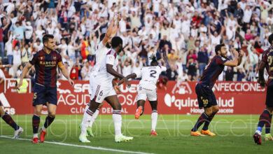 Djetei celebra su gol en el Albacete - Levante