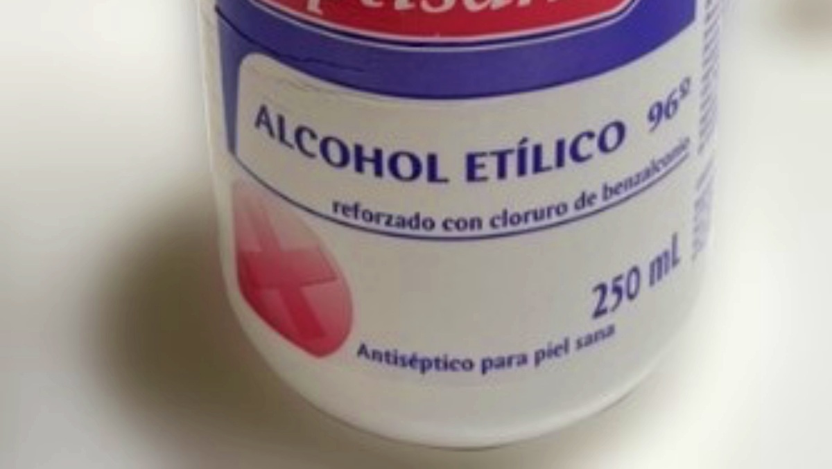 El producto biocida 'Optisana Alcohol 96º'. - Foto: AEMPS