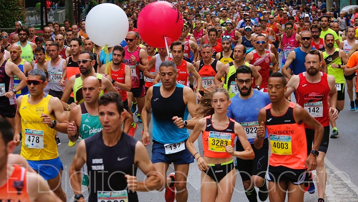 Atletas en el Medio Maratón de Albacete - Foto de archivo