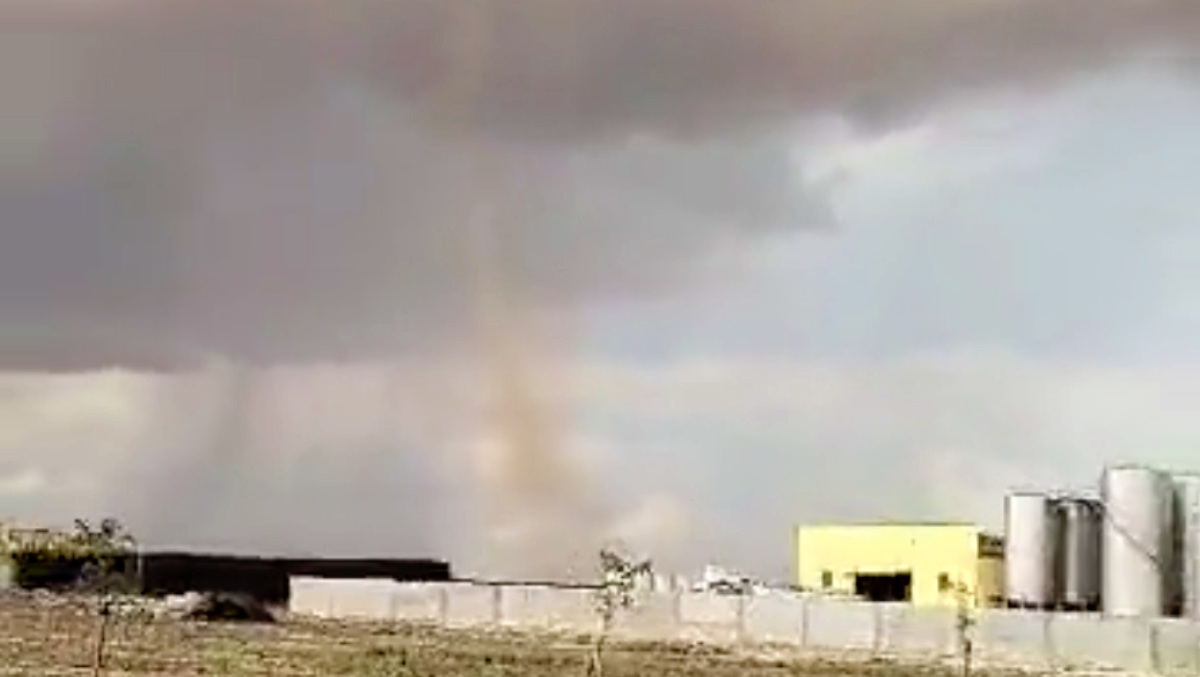 Gustnado en Madrigueras (Albacete) // FOTO: Meteohellin, Andrés, Víctor Manuel