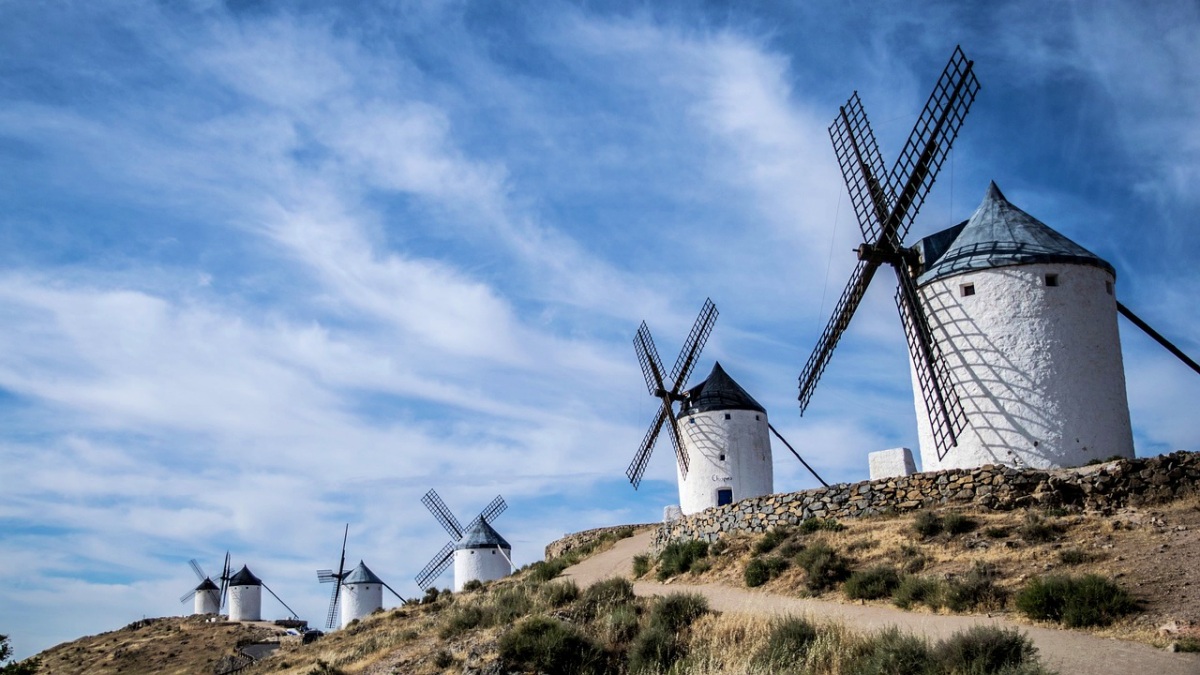 Molinos de viento en Castilla-La Mancha / Foto de archivo - Pixabay