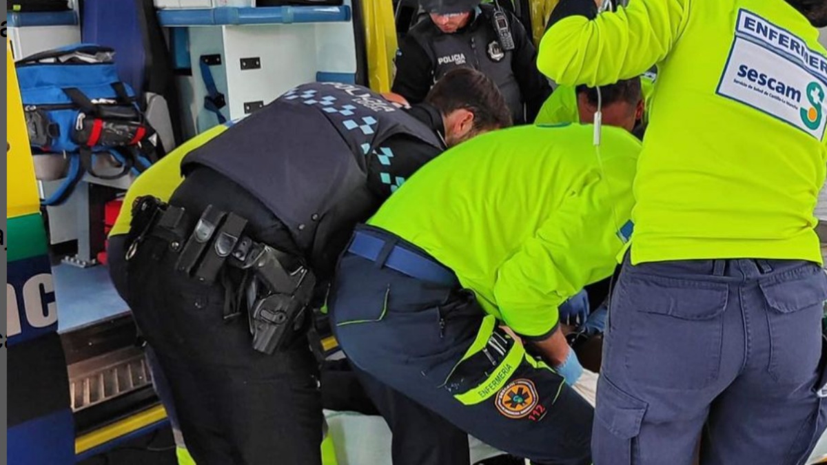 Policía Local de Albacete y sanitarios - Foto de archivo
