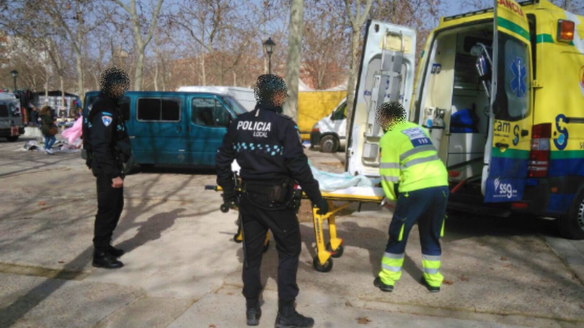 Policía y sanitarios en Los Invasores de Albacete / Foto de archivo