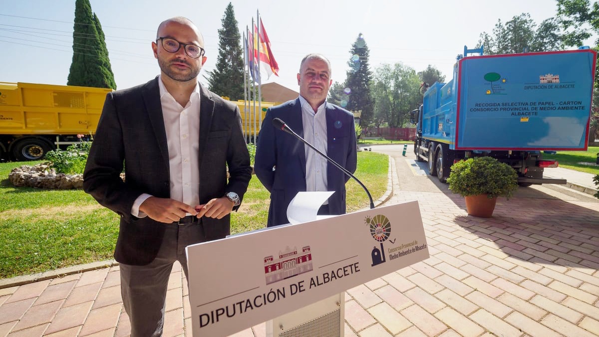 Tres nuevos vehículos se suman al consorcio provincial de medio ambiente en albacete, que cuenta ya con una quincena