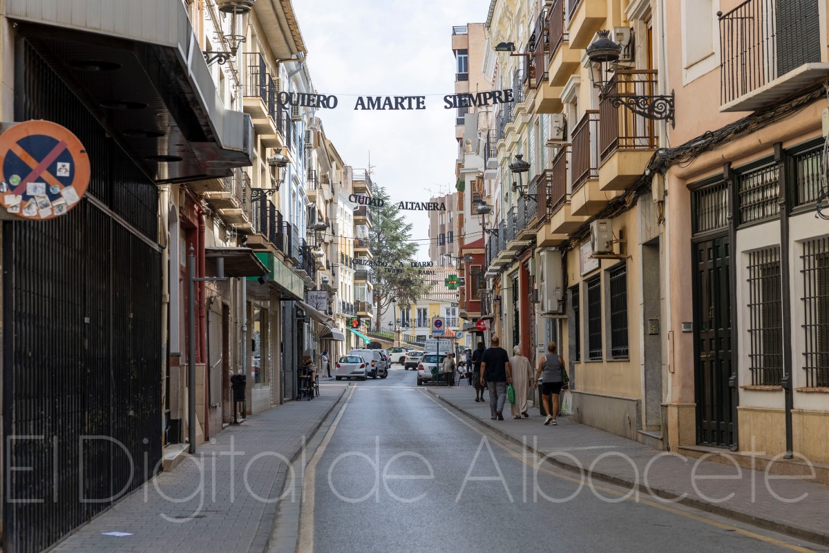 Una calle de Hellín (Archivo)