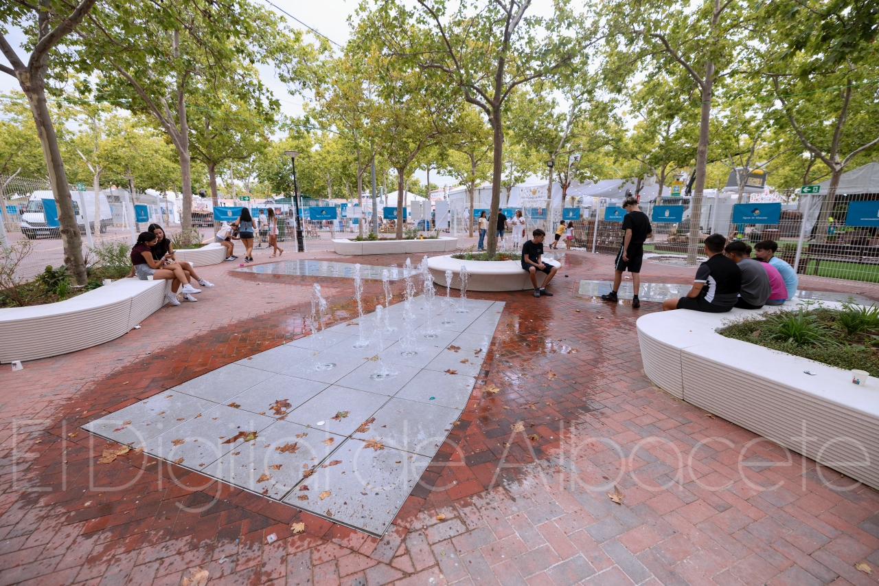 Zona de descanso e hidratación en la Feria de Albacete