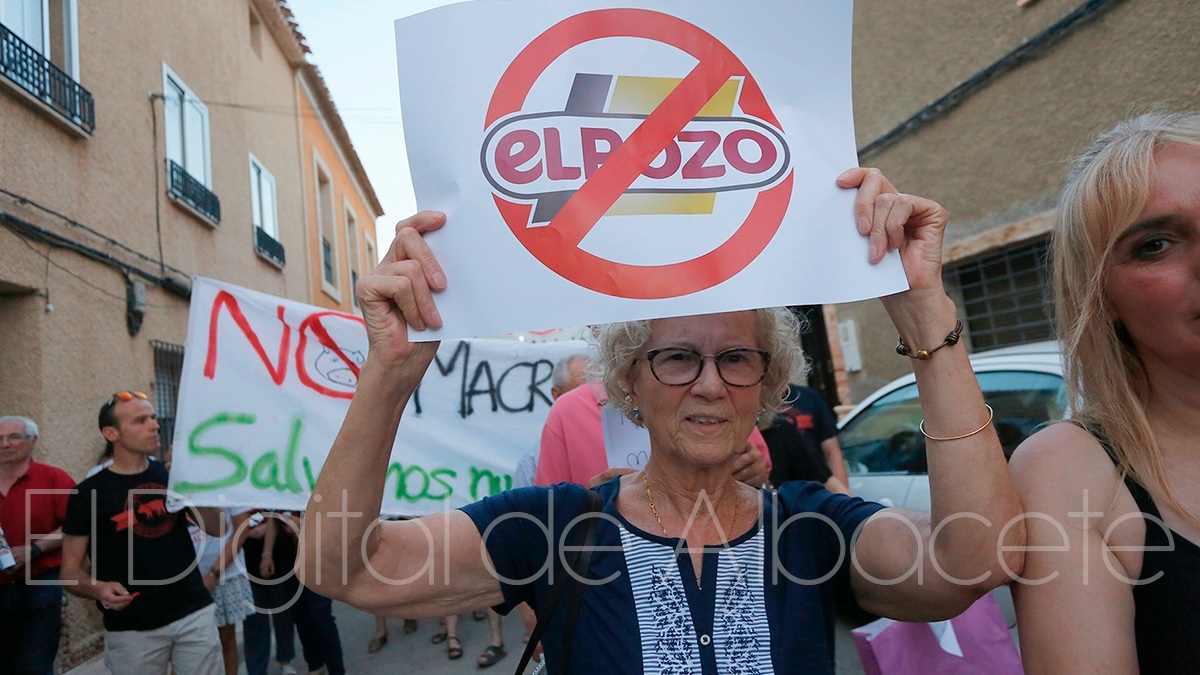 Foto de archivo de manifestacion contra la macrogranja en Albacete