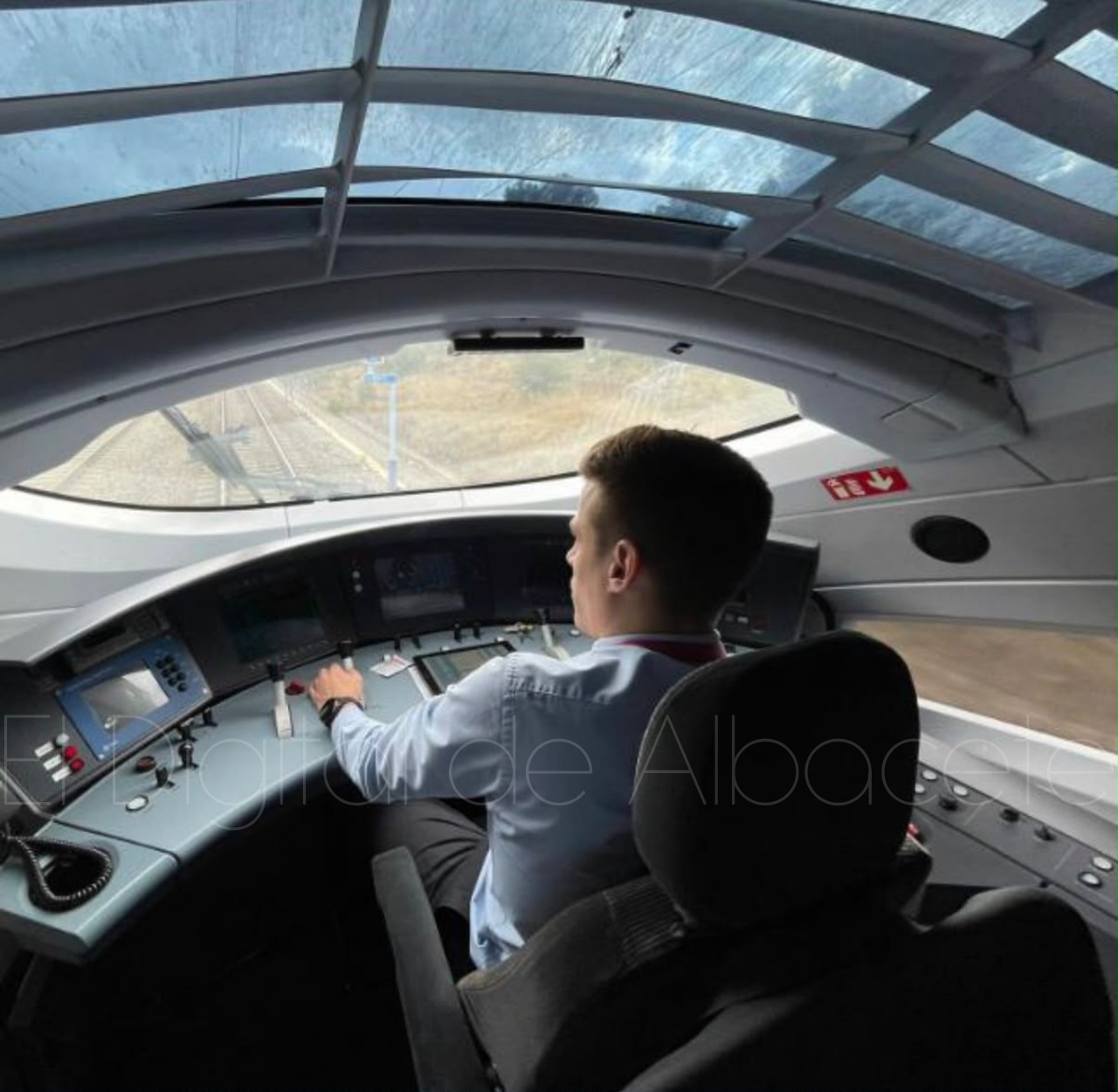 Alberto Abengózar a los mandos de un tren / Foto cedida a El Digital de Albacete